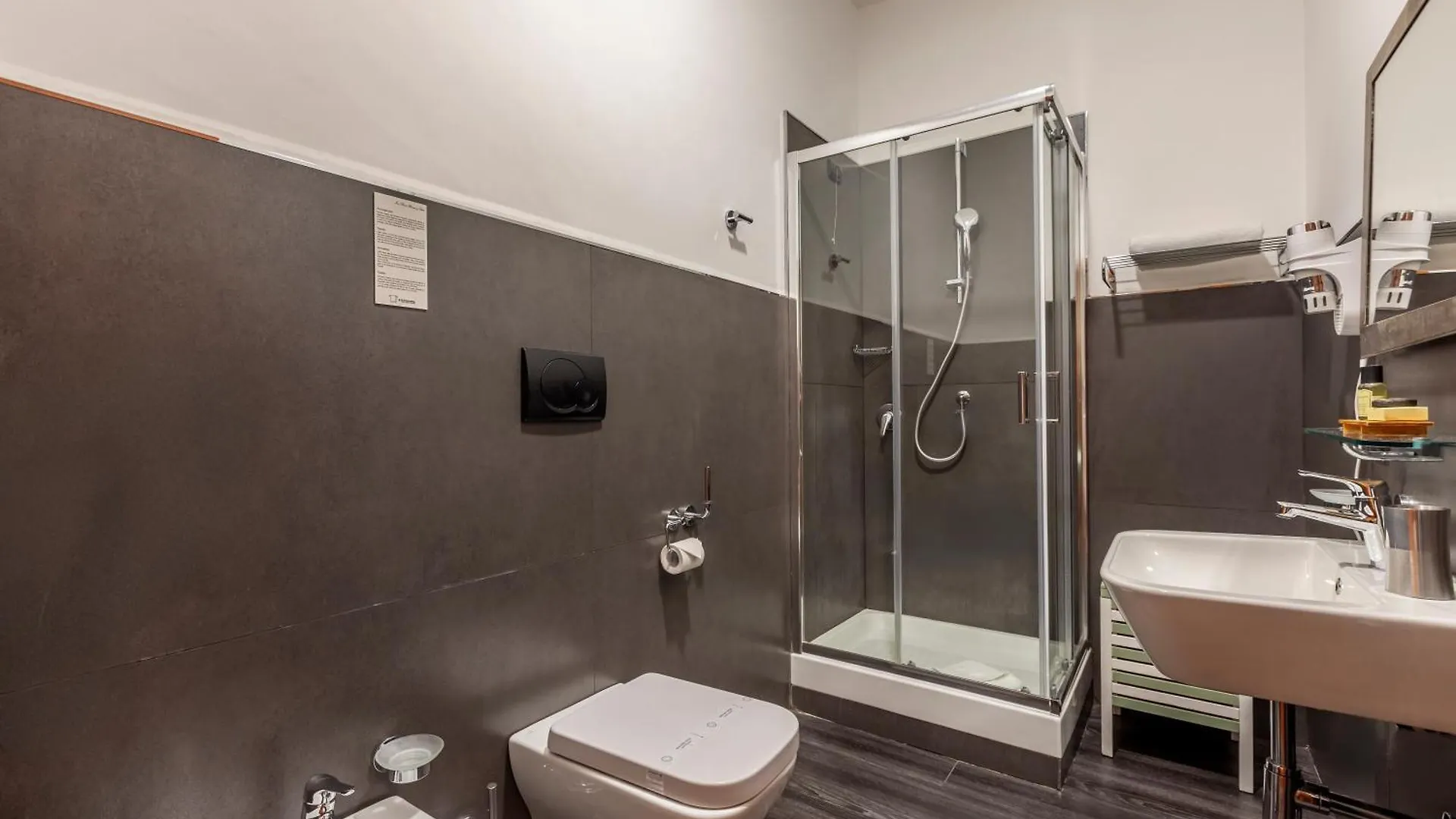 Inn Rome Rooms & Suites