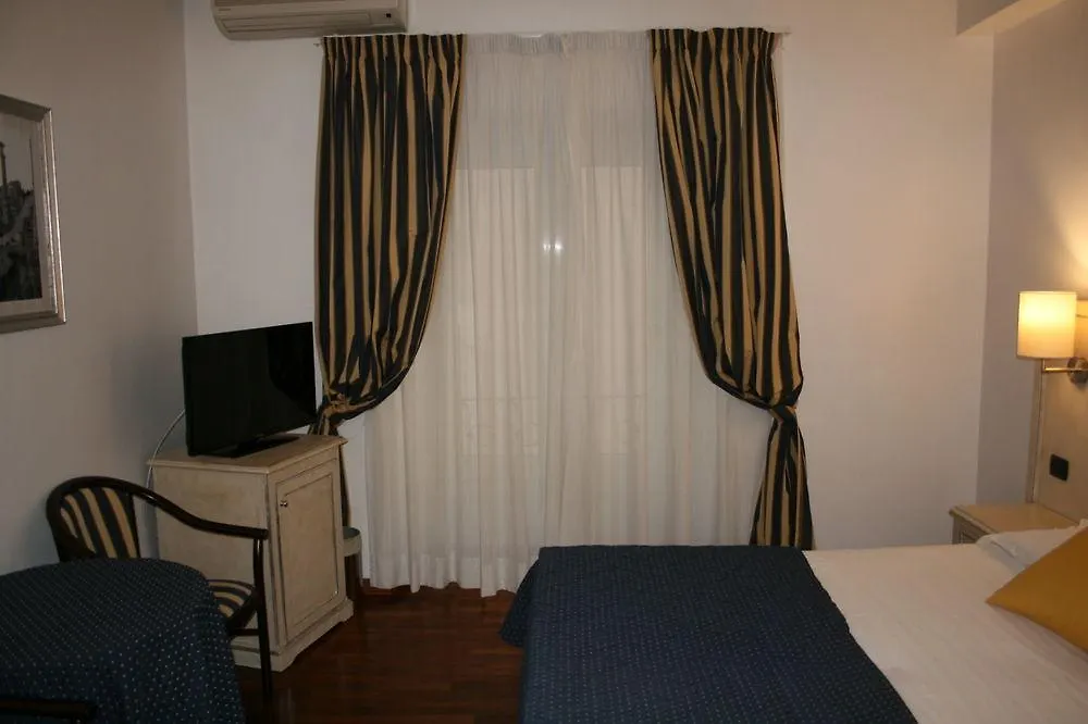 Inn Rome Rooms & Suites