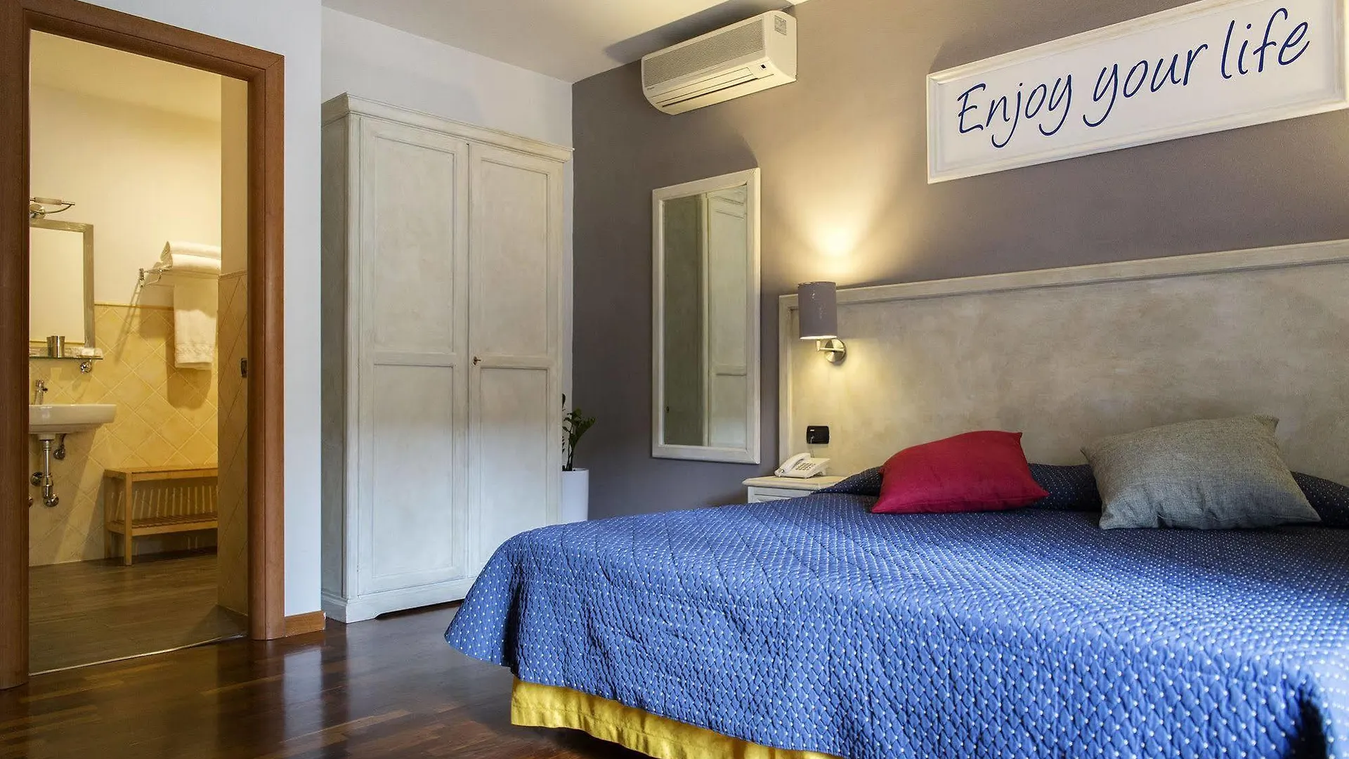Inn Rome Rooms & Suites 2*,  Italia